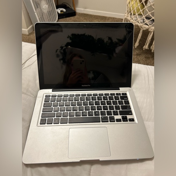MacBook Pro 13 in - Picture 1 of 7